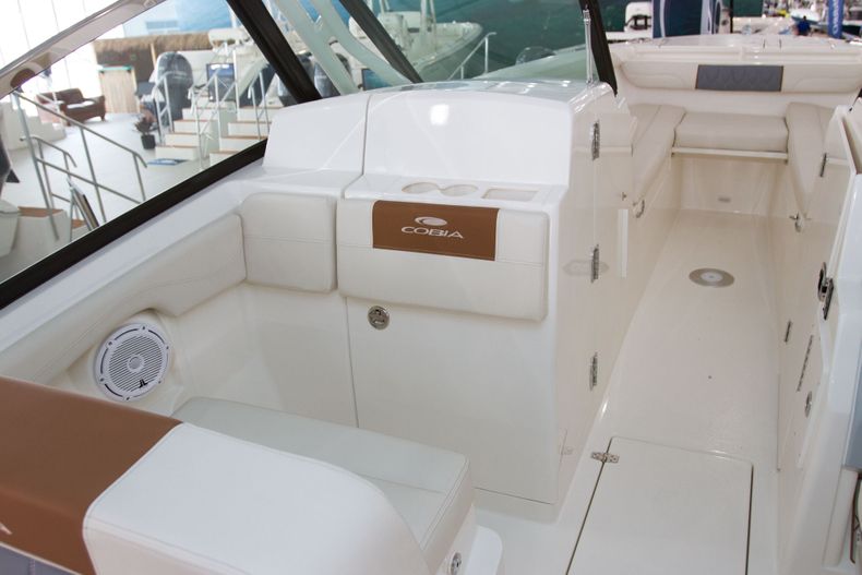 Thumbnail 21 for New 2022 Cobia 280 DC boat for sale in West Palm Beach, FL