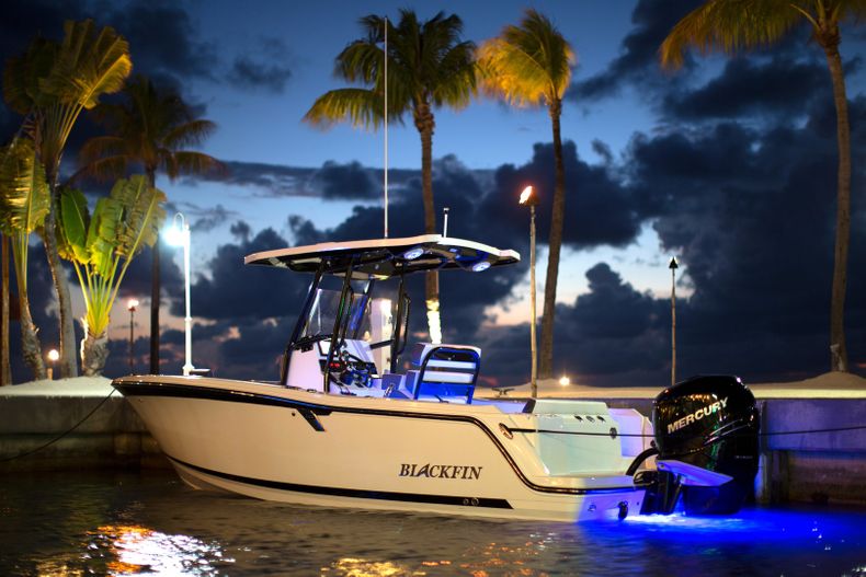 Thumbnail 16 for New 2022 Blackfin 222CC boat for sale in West Palm Beach, FL