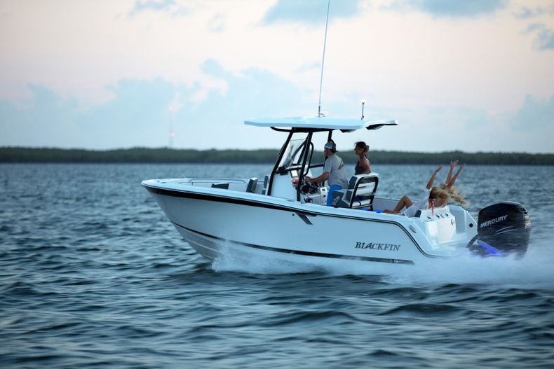 Thumbnail 14 for New 2022 Blackfin 222CC boat for sale in West Palm Beach, FL