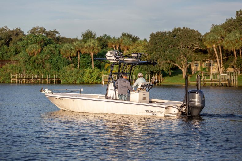Thumbnail 4 for New 2022 Pathfinder 2500 Hybrid boat for sale in Vero Beach, FL