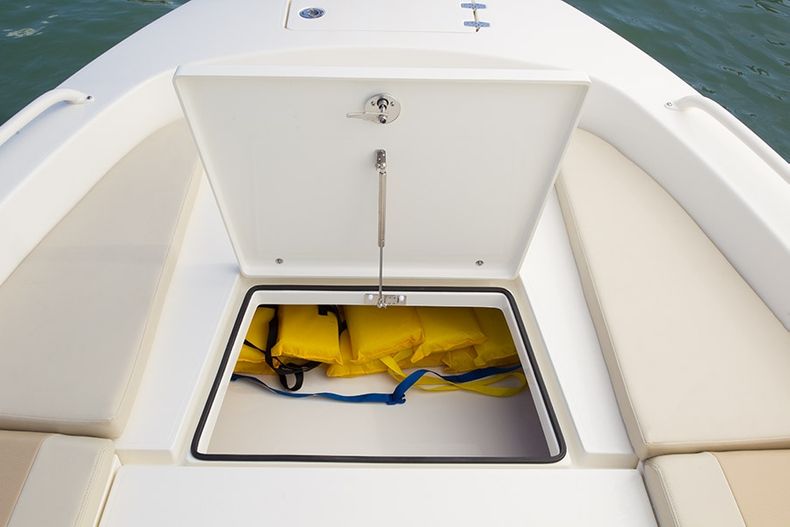 Thumbnail 10 for New 2022 Pathfinder 2600 TRS boat for sale in Vero Beach, FL