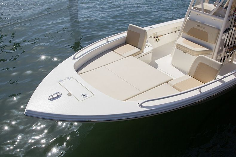 Thumbnail 9 for New 2022 Pathfinder 2600 TRS boat for sale in Vero Beach, FL