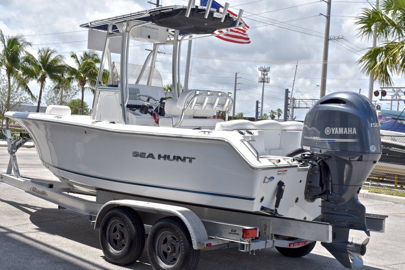 Thumbnail 4 for Used 2015 Sea Hunt 211 Ultra boat for sale in Fort Lauderdale, FL