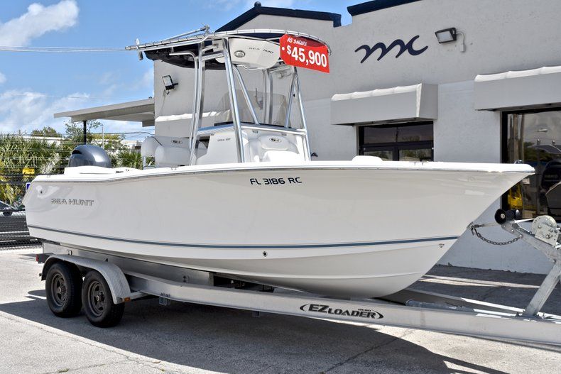 Thumbnail 1 for Used 2015 Sea Hunt 211 Ultra boat for sale in Fort Lauderdale, FL