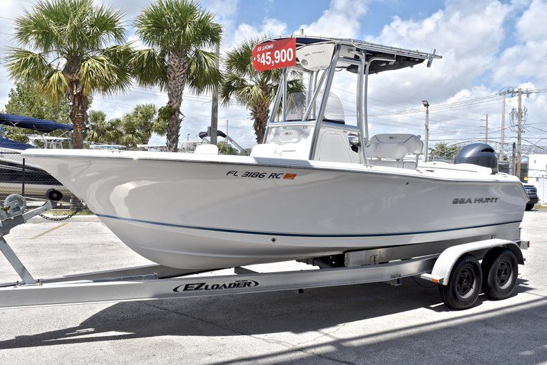 Thumbnail 3 for Used 2015 Sea Hunt 211 Ultra boat for sale in Fort Lauderdale, FL