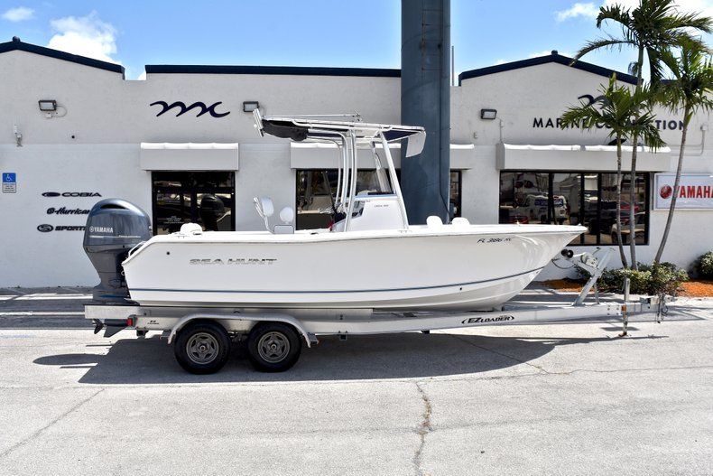 Used 2015 Sea Hunt 211 Ultra boat for sale in Fort Lauderdale, FL