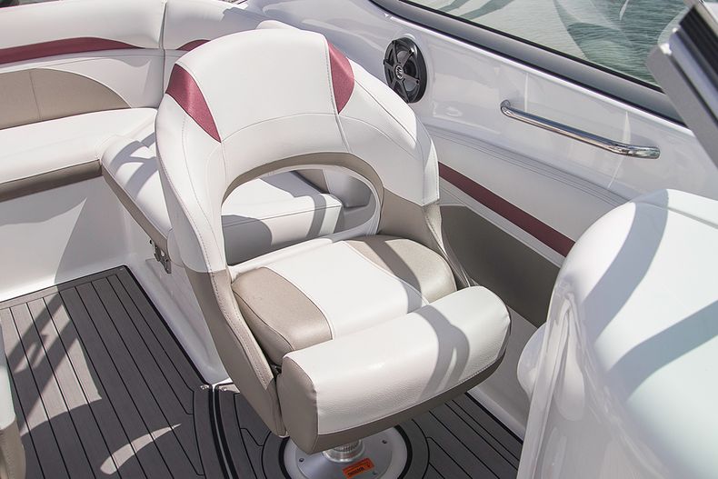 Thumbnail 4 for New 2022 Hurricane SunDeck SD 2400 OB boat for sale in West Palm Beach, FL