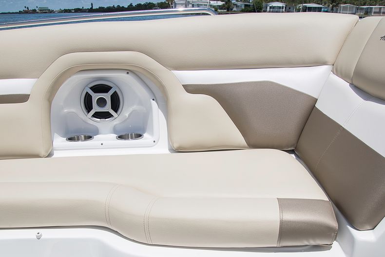 Thumbnail 18 for New 2022 Hurricane SunDeck SD 2486 OB boat for sale in West Palm Beach, FL