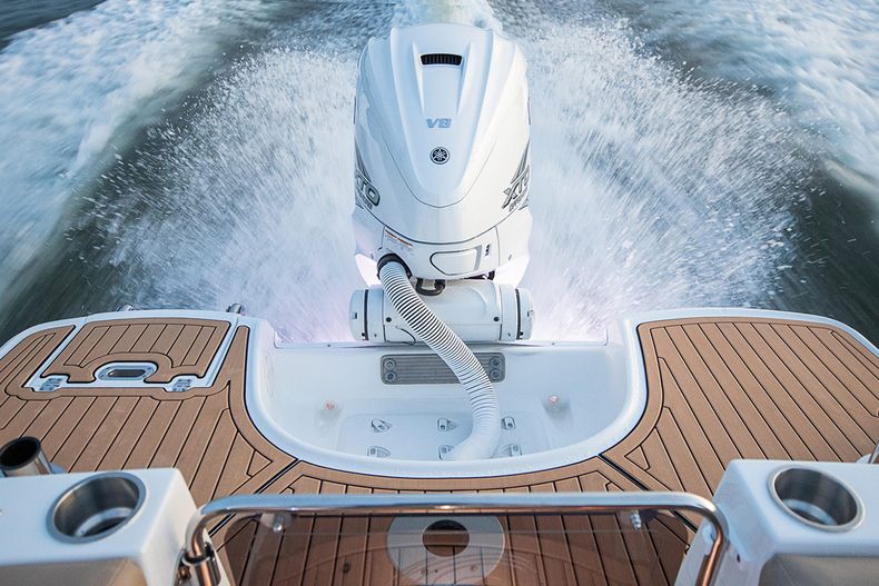 Thumbnail 3 for New 2022 Hurricane SunDeck SD 2690 OB boat for sale in West Palm Beach, FL