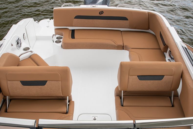 Thumbnail 4 for New 2022 Hurricane SunDeck SD 235 OB boat for sale in West Palm Beach, FL