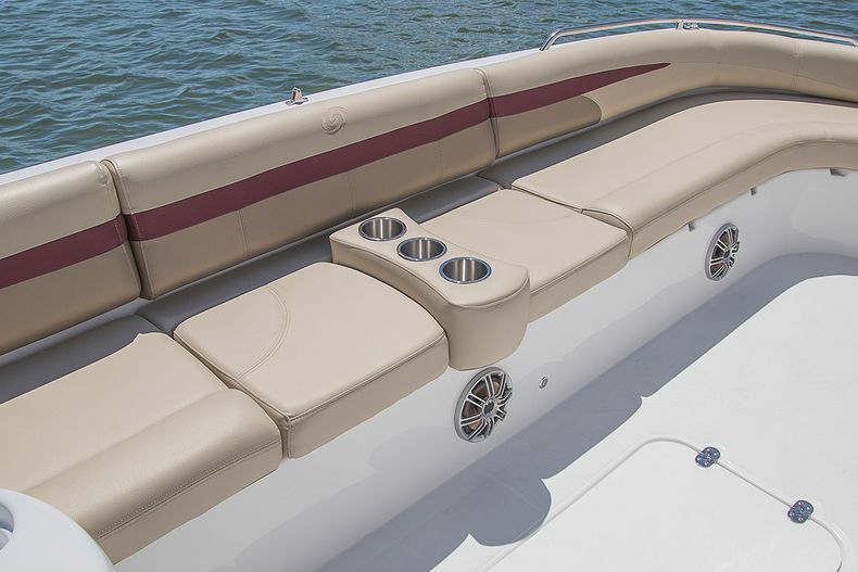 Thumbnail 7 for New 2022 Hurricane SunDeck Sport SS 201 OB boat for sale in West Palm Beach, FL