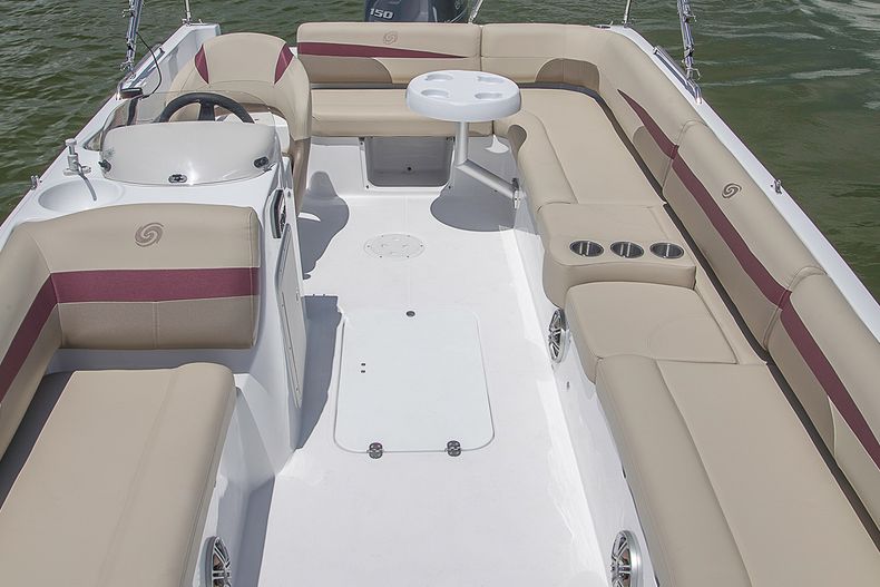 Thumbnail 10 for New 2022 Hurricane SunDeck Sport SS 201 OB boat for sale in West Palm Beach, FL
