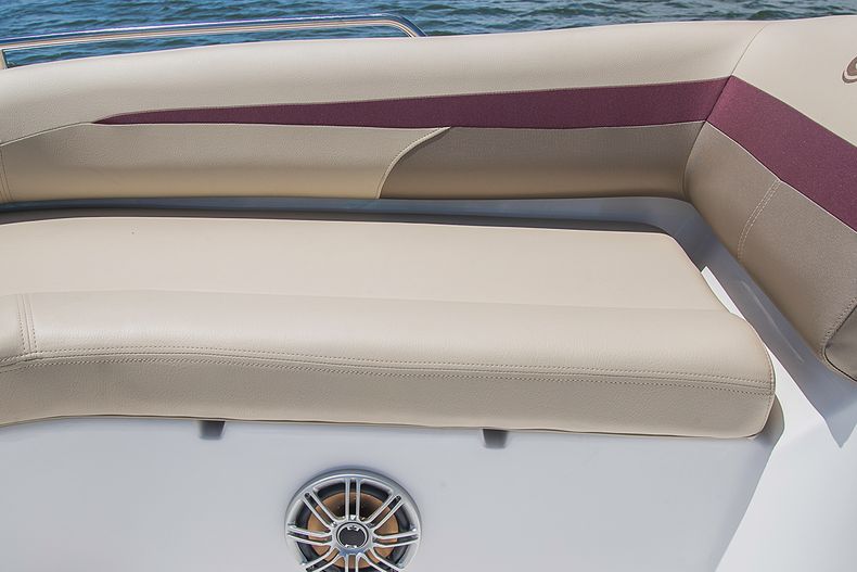 Thumbnail 2 for New 2022 Hurricane SunDeck Sport SS 201 OB boat for sale in West Palm Beach, FL