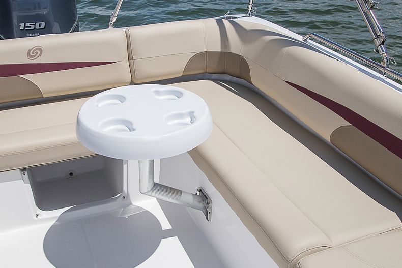 Thumbnail 8 for New 2022 Hurricane SunDeck Sport SS 201 OB boat for sale in West Palm Beach, FL