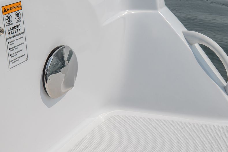 Thumbnail 6 for New 2022 Hurricane SunDeck Sport SS 205 OB boat for sale in West Palm Beach, FL