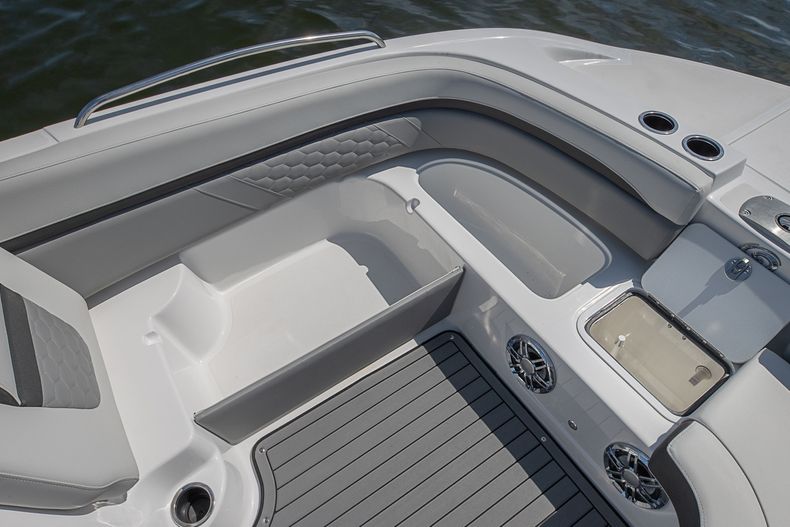 Thumbnail 9 for New 2022 Hurricane SunDeck Sport SS 218 OB boat for sale in West Palm Beach, FL