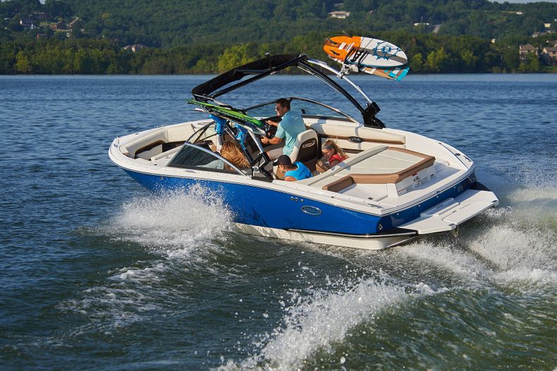 Thumbnail 9 for New 2022 Cobalt CS23 Surf boat for sale in West Palm Beach, FL