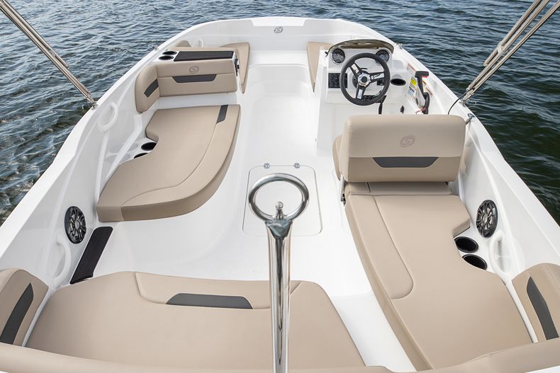 Thumbnail 14 for New 2022 Hurricane SunDeck Sport SS 185 OB boat for sale in West Palm Beach, FL