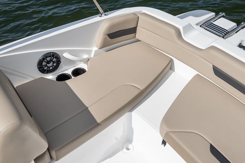 Thumbnail 12 for New 2022 Hurricane SunDeck Sport SS 185 OB boat for sale in West Palm Beach, FL