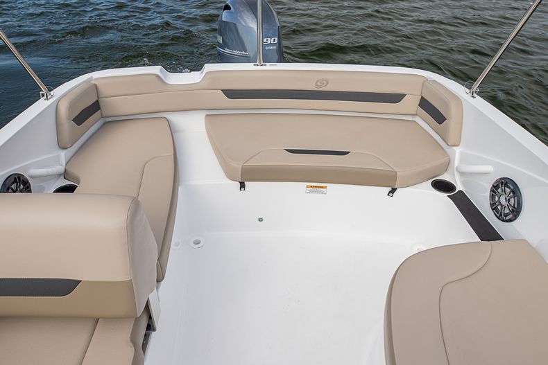 Thumbnail 13 for New 2022 Hurricane SunDeck Sport SS 185 OB boat for sale in West Palm Beach, FL