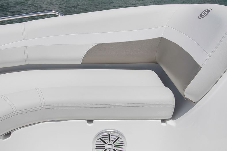 Thumbnail 3 for New 2022 Hurricane SunDeck Sport SS 188 OB boat for sale in West Palm Beach, FL