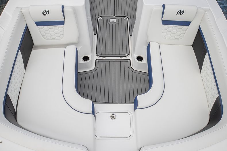 Thumbnail 12 for New 2022 Hurricane SunDeck Sport SS 192 OB boat for sale in West Palm Beach, FL
