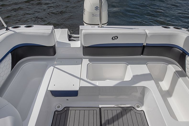 Thumbnail 10 for New 2022 Hurricane SunDeck Sport SS 192 OB boat for sale in West Palm Beach, FL