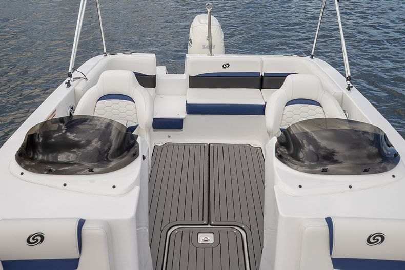 Thumbnail 7 for New 2022 Hurricane SunDeck Sport SS 192 OB boat for sale in West Palm Beach, FL