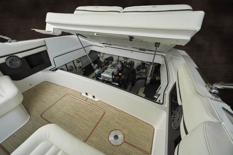 Thumbnail 36 for New 2022 Cobalt R30 boat for sale in West Palm Beach, FL