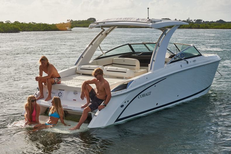 Thumbnail 3 for New 2022 Cobalt R30 boat for sale in West Palm Beach, FL