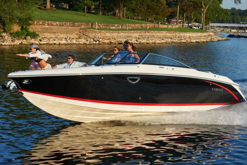 Thumbnail 11 for New 2022 Cobalt R30 boat for sale in West Palm Beach, FL