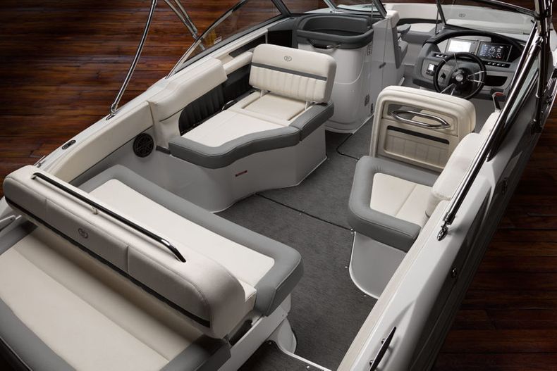 Thumbnail 11 for New 2022 Cobalt 23SC boat for sale in West Palm Beach, FL