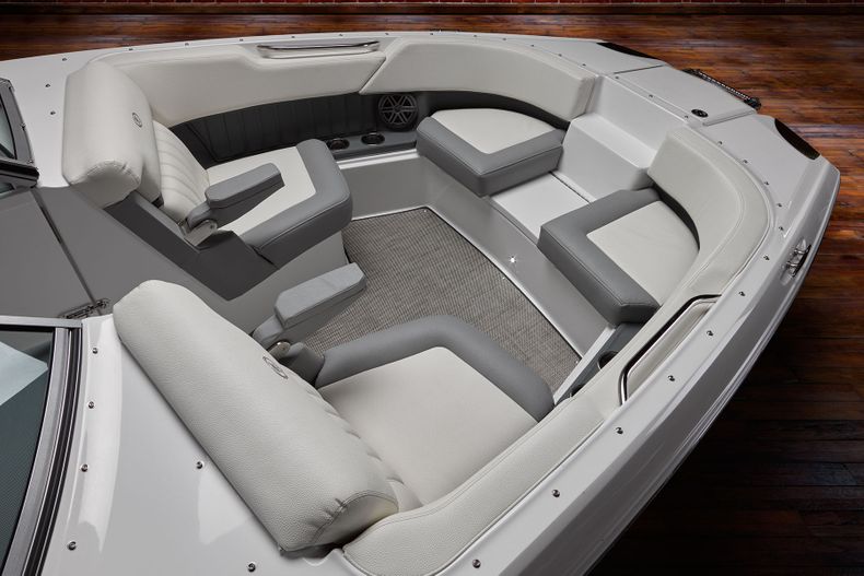 Thumbnail 27 for New 2022 Cobalt 25SC boat for sale in West Palm Beach, FL