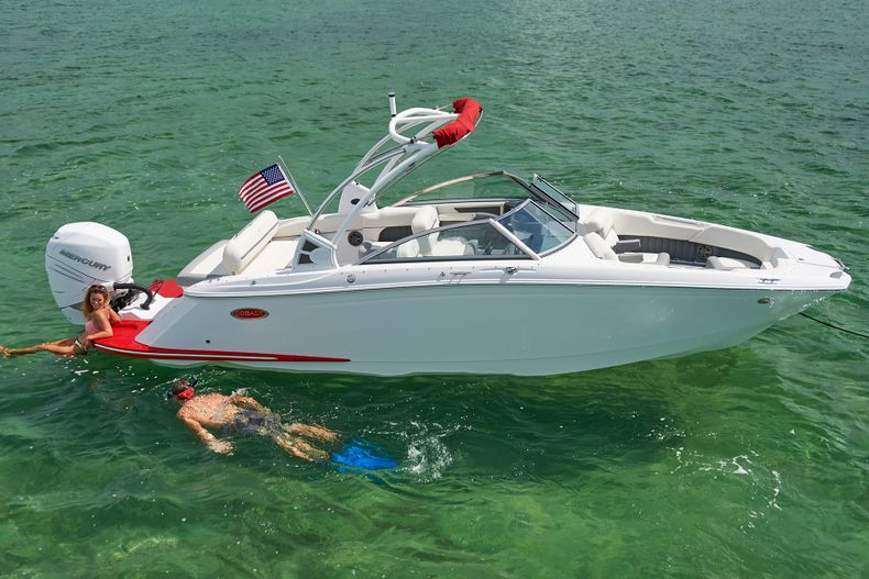 Thumbnail 11 for New 2022 Cobalt 25SC boat for sale in West Palm Beach, FL