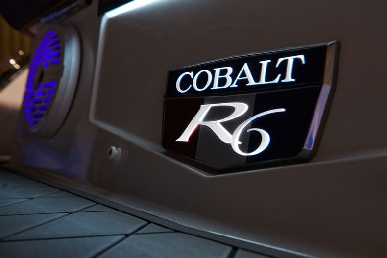 Thumbnail 16 for New 2022 Cobalt R6 boat for sale in West Palm Beach, FL