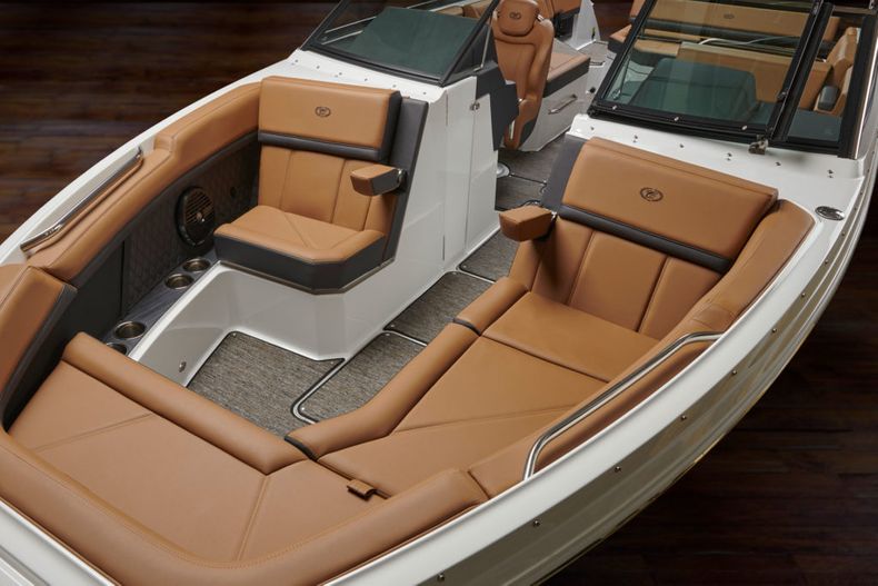 Thumbnail 6 for New 2022 Cobalt R8 boat for sale in West Palm Beach, FL