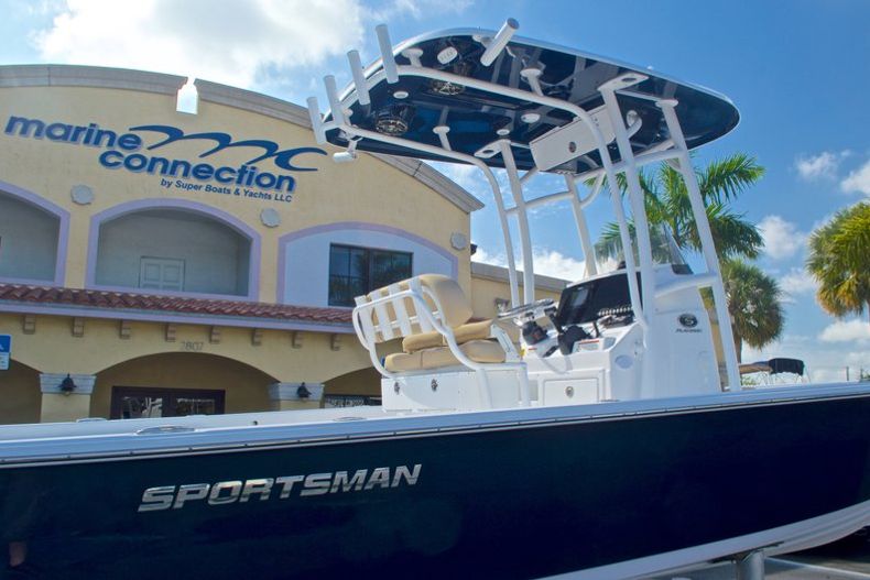 Thumbnail 8 for New 2016 Sportsman Masters 247 Bay Boat boat for sale in West Palm Beach, FL
