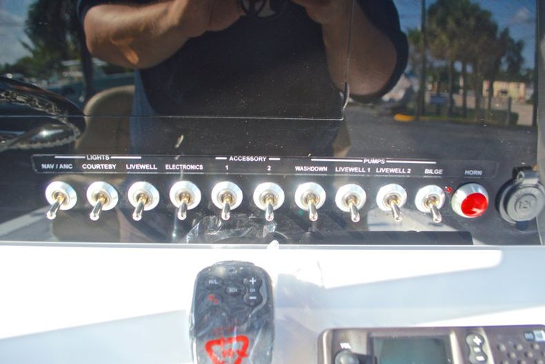 Thumbnail 29 for New 2016 Sportsman Masters 247 Bay Boat boat for sale in West Palm Beach, FL