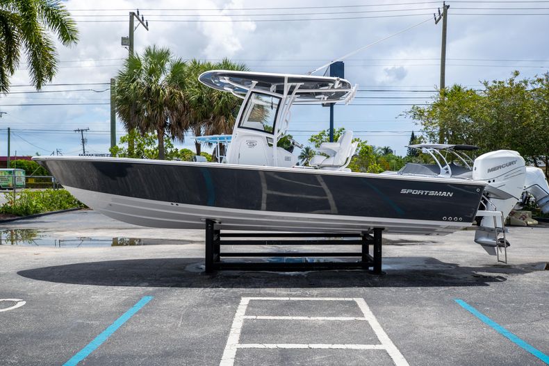 Thumbnail 4 for New 2021 Sportsman Masters 267 Bay Boat boat for sale in West Palm Beach, FL