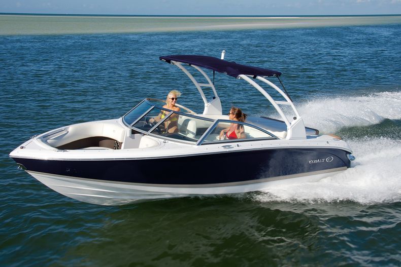 Thumbnail 4 for New 2022 Cobalt 220S boat for sale in West Palm Beach, FL