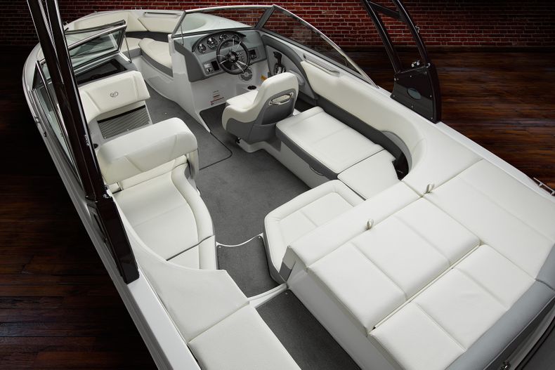 Thumbnail 16 for New 2022 Cobalt 220S boat for sale in West Palm Beach, FL