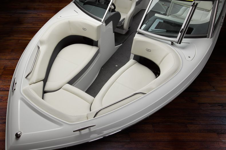 Thumbnail 17 for New 2022 Cobalt 220S boat for sale in West Palm Beach, FL