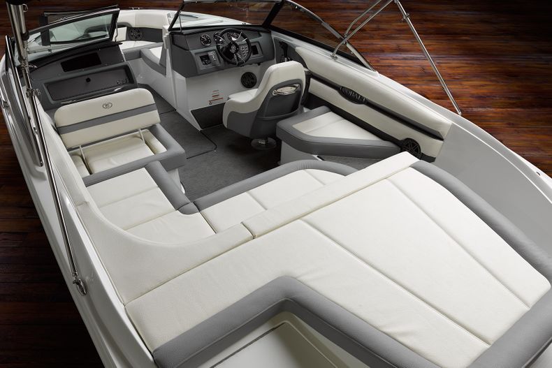 Thumbnail 5 for New 2022 Cobalt CS22 boat for sale in West Palm Beach, FL