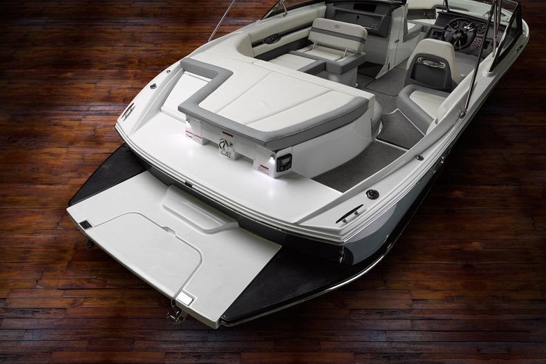 Thumbnail 17 for New 2022 Cobalt CS22 boat for sale in West Palm Beach, FL