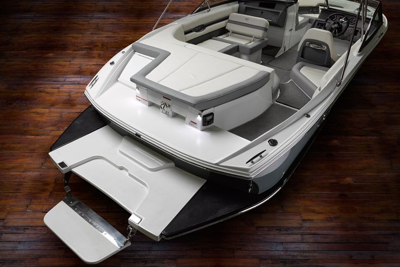 Thumbnail 18 for New 2022 Cobalt CS22 boat for sale in West Palm Beach, FL