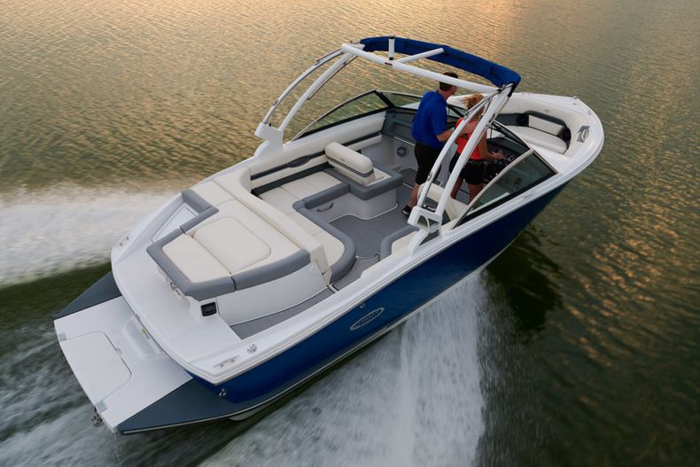 Thumbnail 4 for New 2022 Cobalt CS23 boat for sale in West Palm Beach, FL