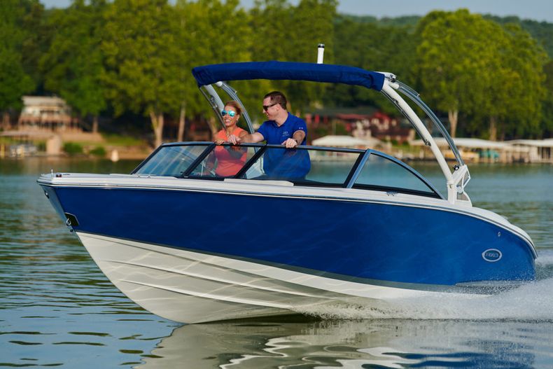 Thumbnail 1 for New 2022 Cobalt CS23 boat for sale in West Palm Beach, FL