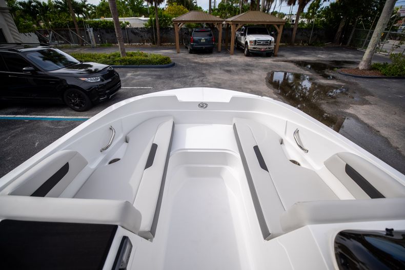 Thumbnail 33 for New 2021 Hurricane SunDeck Sport SS 185 OB boat for sale in West Palm Beach, FL