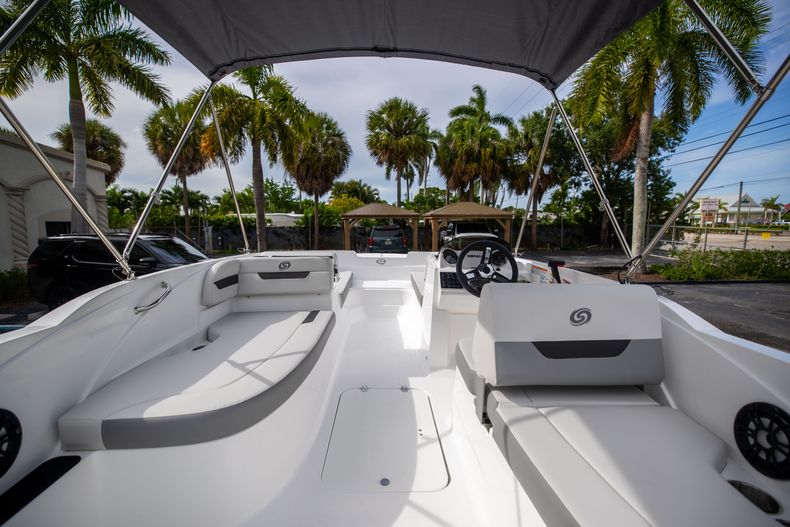 Thumbnail 17 for New 2021 Hurricane SunDeck Sport SS 185 OB boat for sale in West Palm Beach, FL