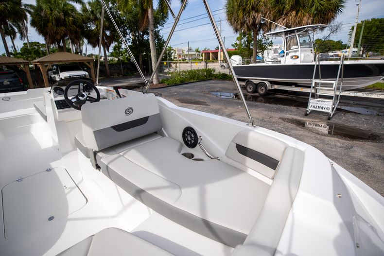 Thumbnail 18 for New 2021 Hurricane SunDeck Sport SS 185 OB boat for sale in West Palm Beach, FL
